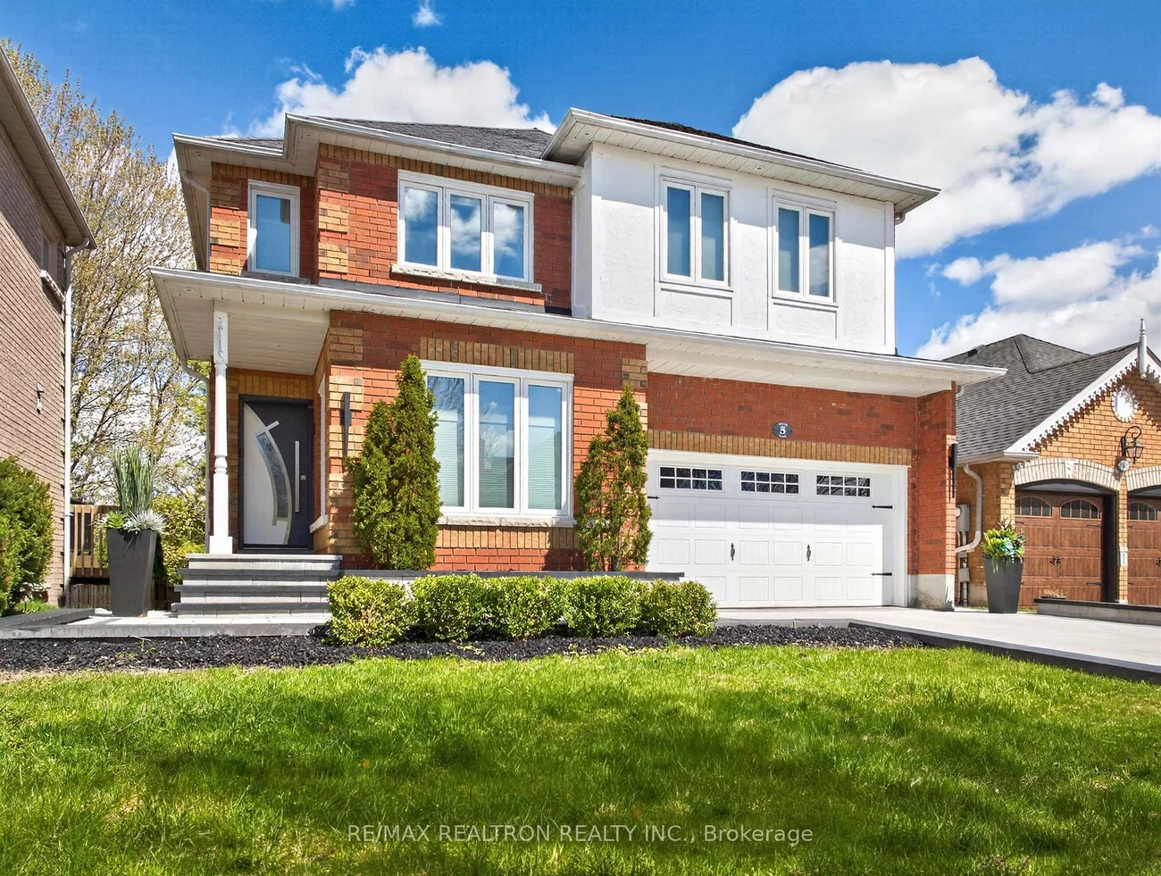 5, Yvonne, Bayview Wellington, Aurora