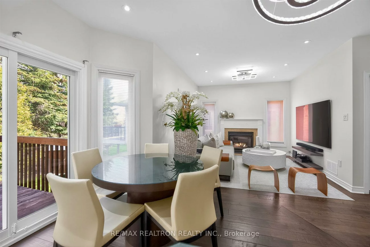 5, Yvonne, Bayview Wellington, Aurora