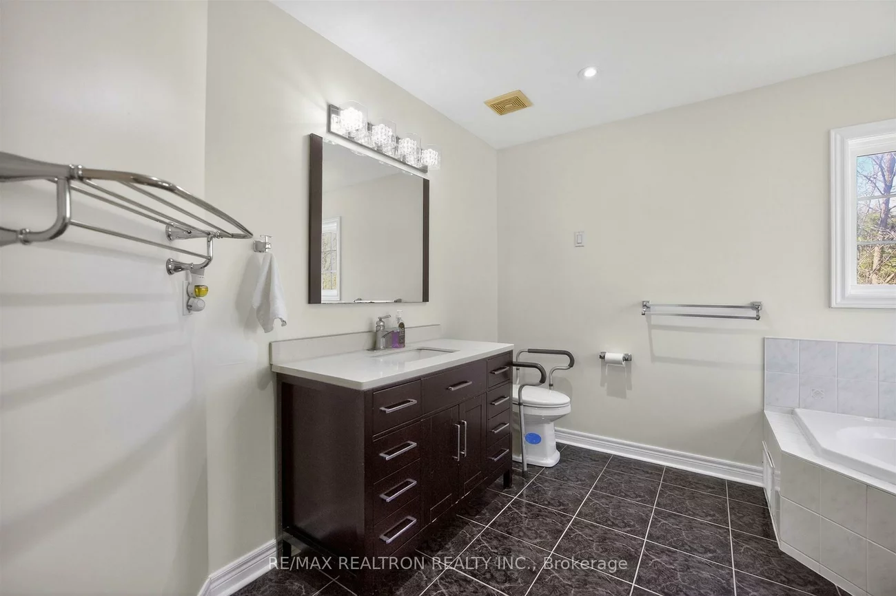 5, Yvonne, Bayview Wellington, Aurora