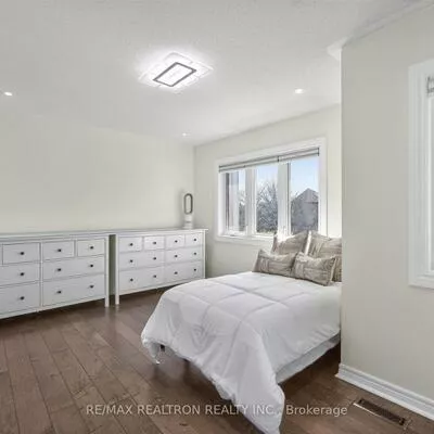 5, Yvonne, Bayview Wellington, Aurora