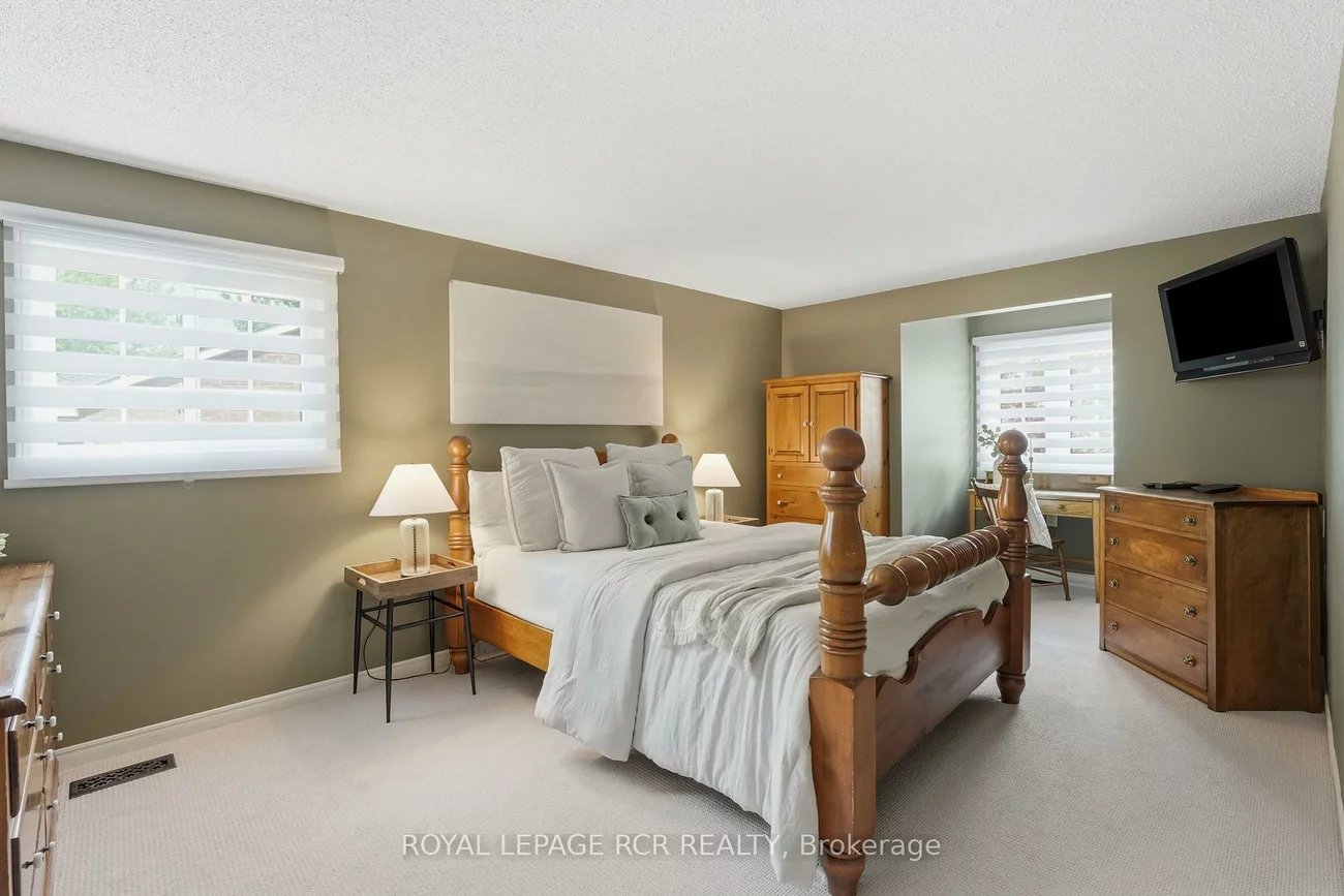 40, Moffat, Aurora Heights, Aurora