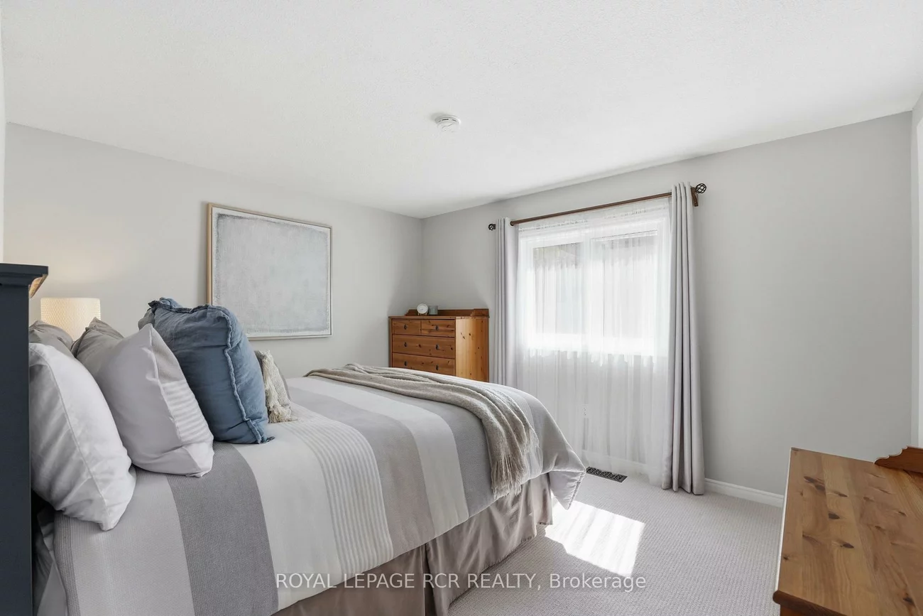 40, Moffat, Aurora Heights, Aurora