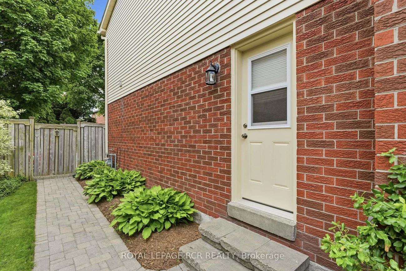 40, Moffat, Aurora Heights, Aurora