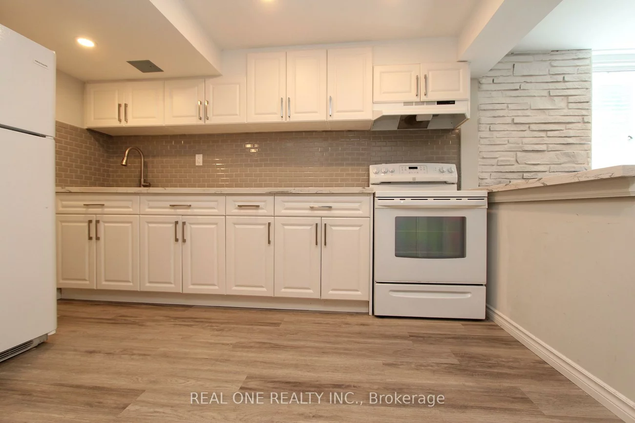 25, Bigwin, Aurora Heights, Aurora