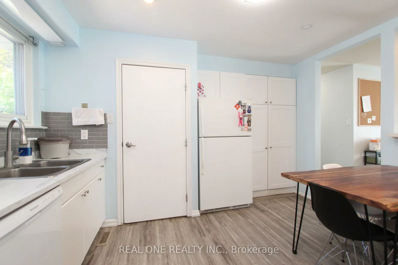 25, Bigwin, Aurora Heights, Aurora