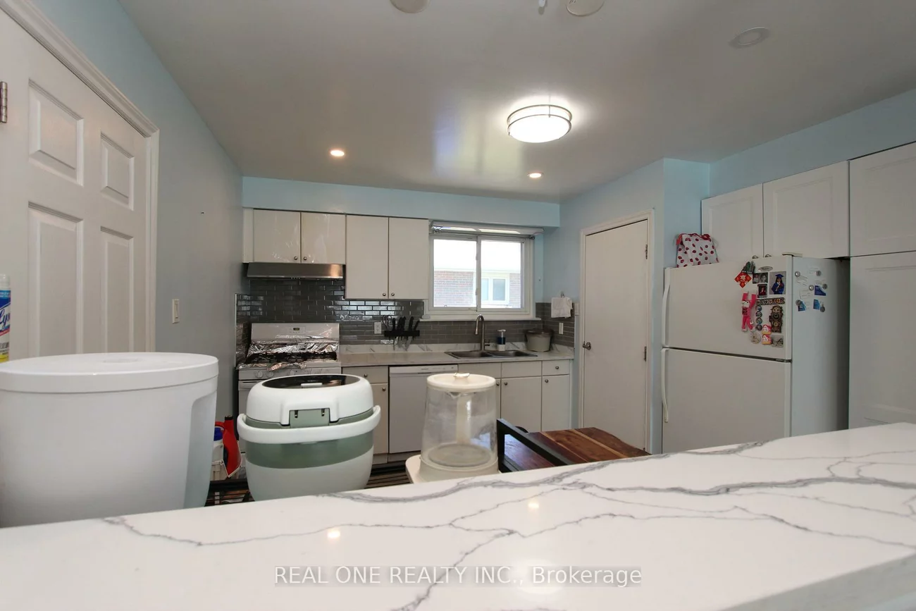 25, Bigwin, Aurora Heights, Aurora