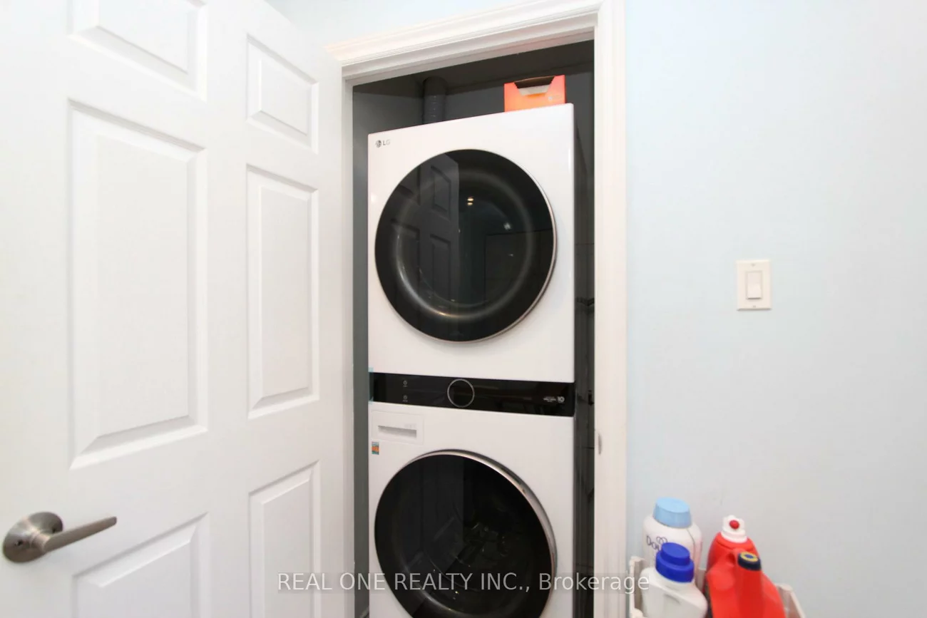 25, Bigwin, Aurora Heights, Aurora