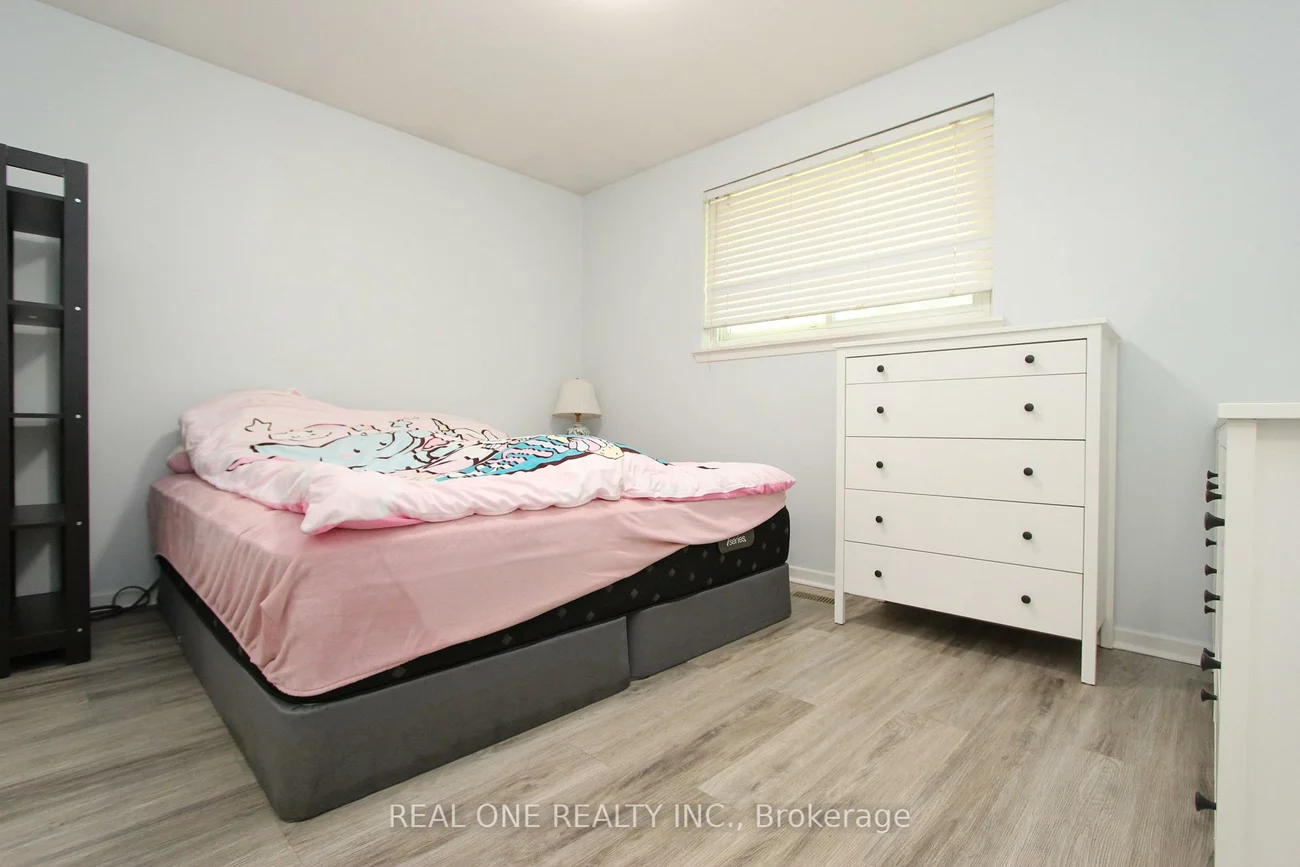 25, Bigwin, Aurora Heights, Aurora