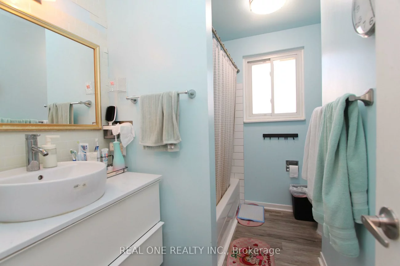 25, Bigwin, Aurora Heights, Aurora