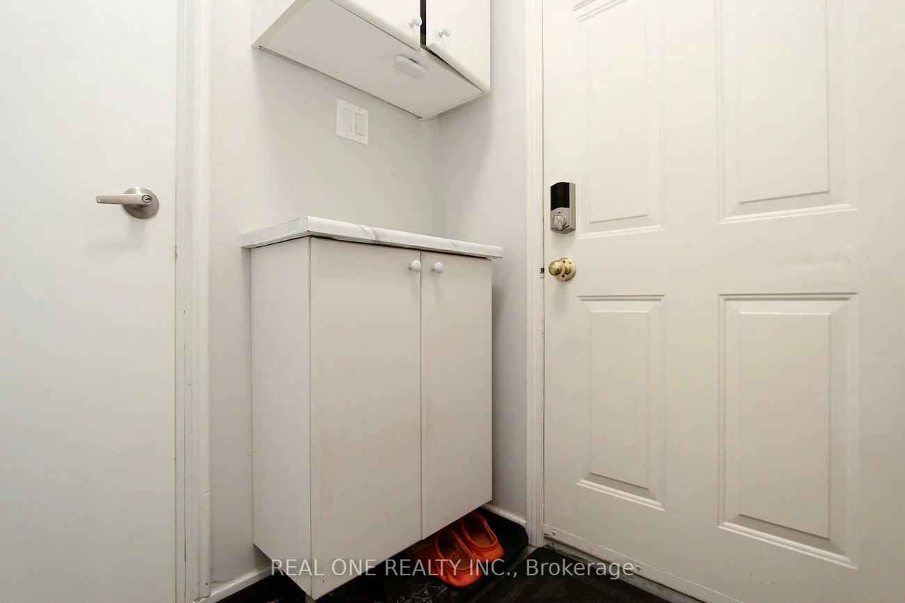 25, Bigwin, Aurora Heights, Aurora