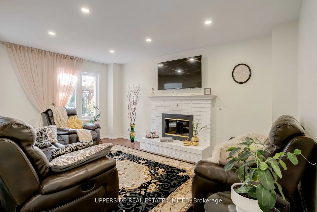 167, Covent, Aurora Highlands, Aurora