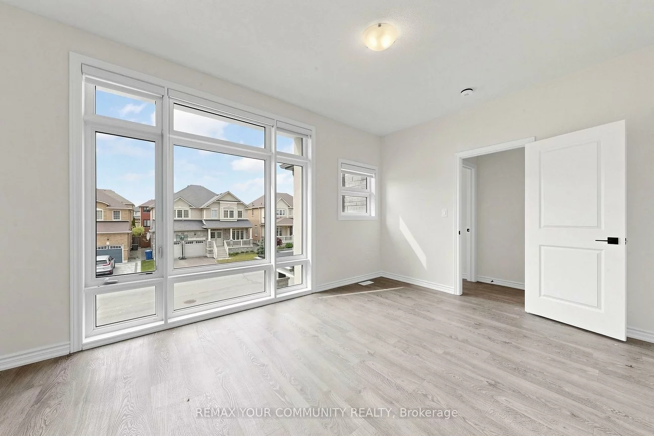 105, Halldorson, Bayview Northeast, Aurora