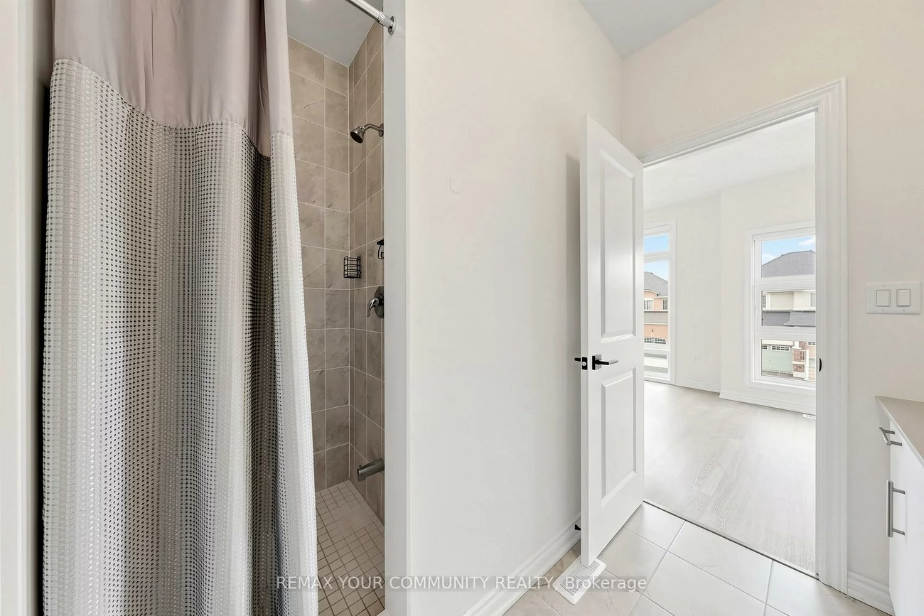 105, Halldorson, Bayview Northeast, Aurora