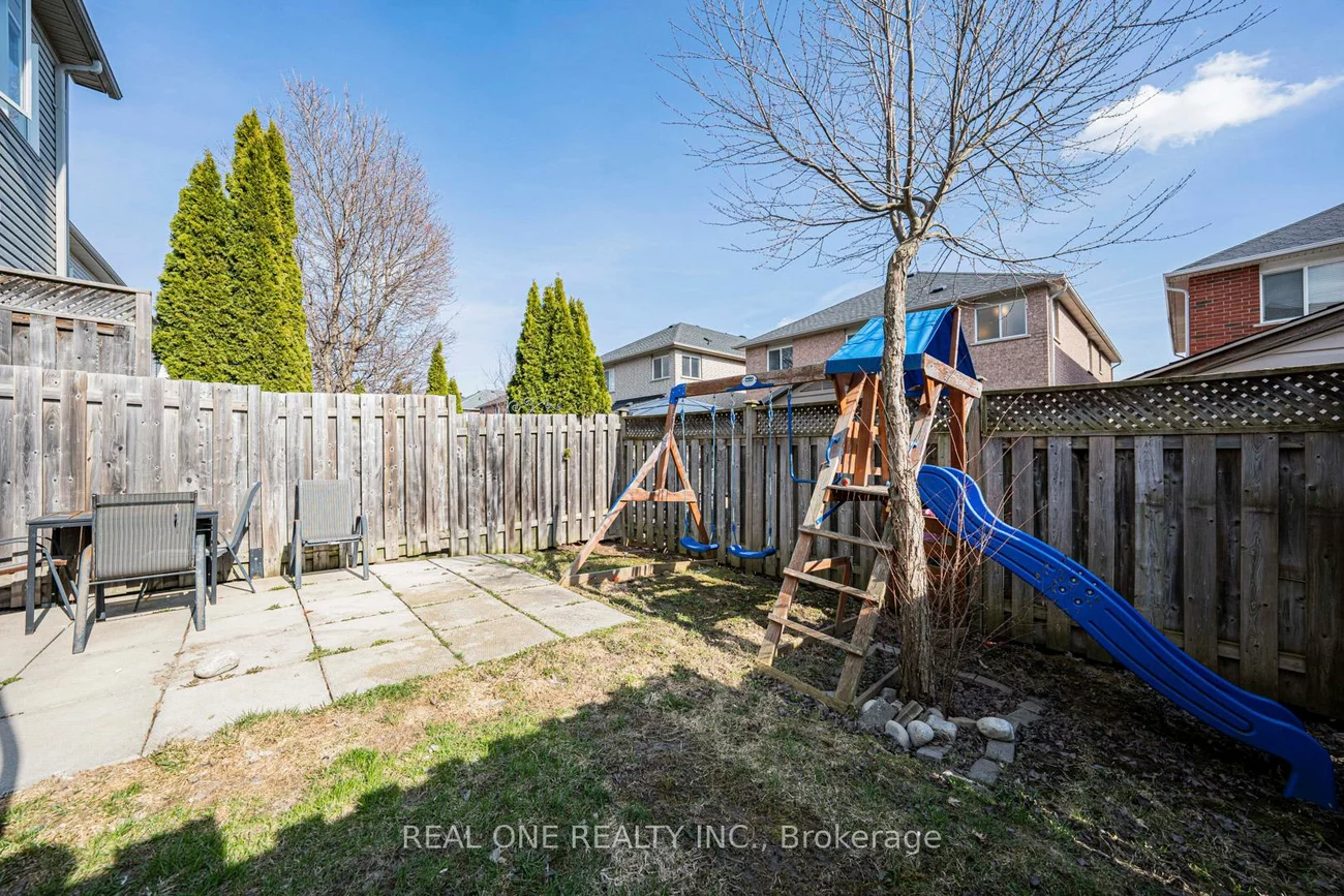 37, Bilbrough, Bayview Northeast, Aurora