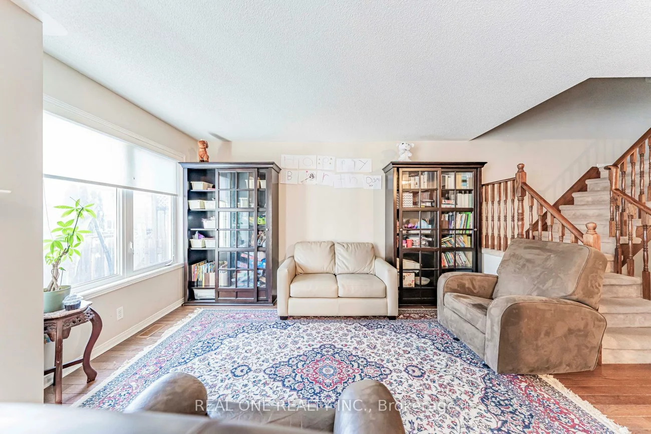 37, Bilbrough, Bayview Northeast, Aurora