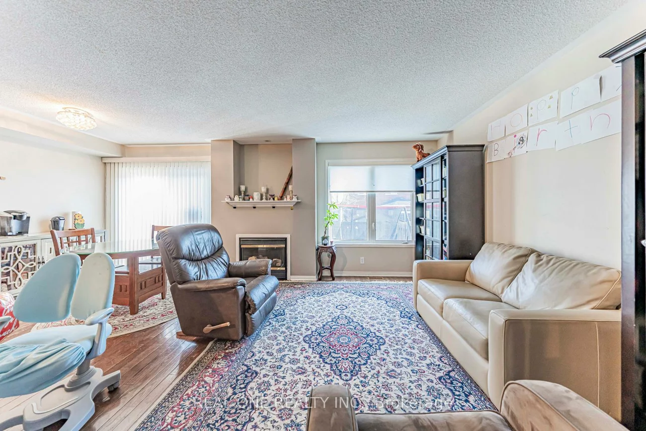 37, Bilbrough, Bayview Northeast, Aurora