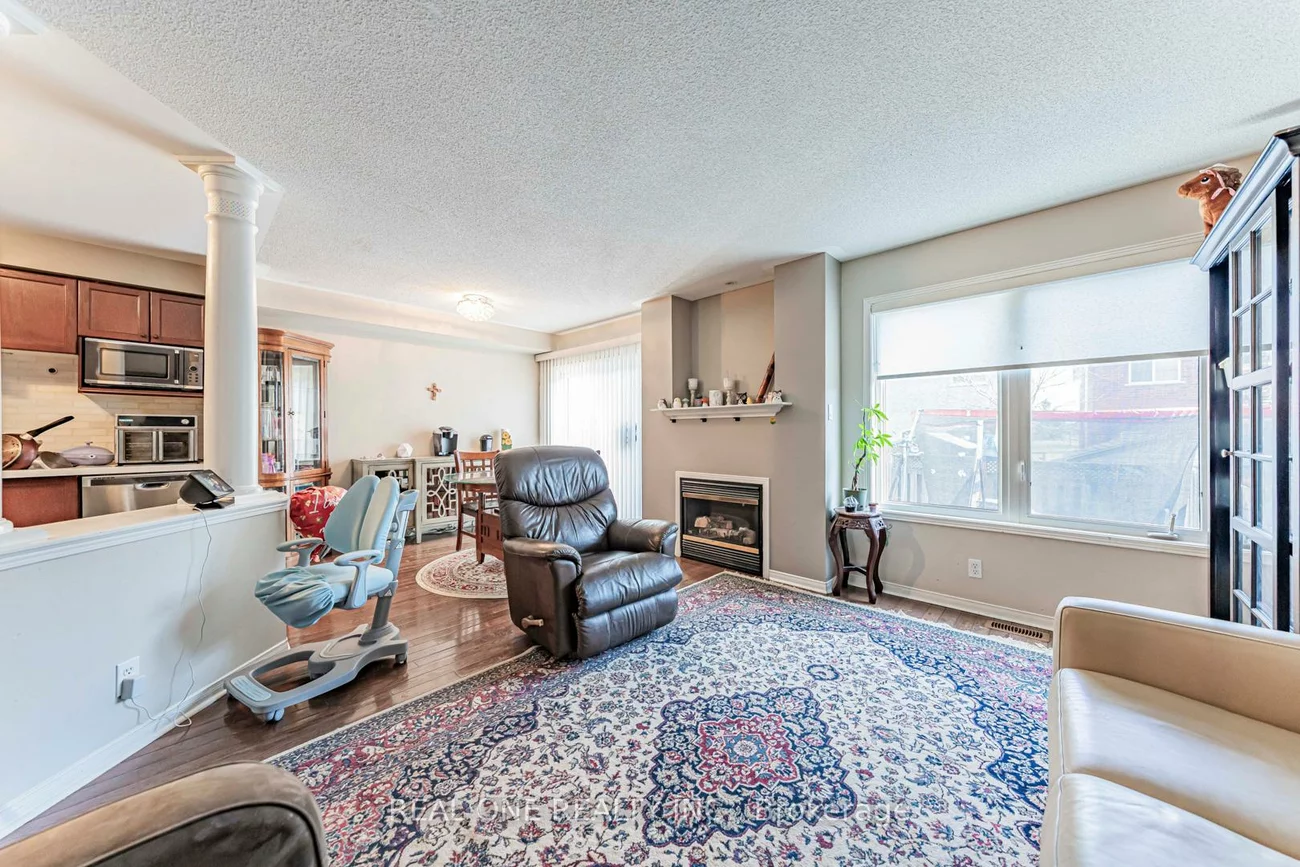 37, Bilbrough, Bayview Northeast, Aurora