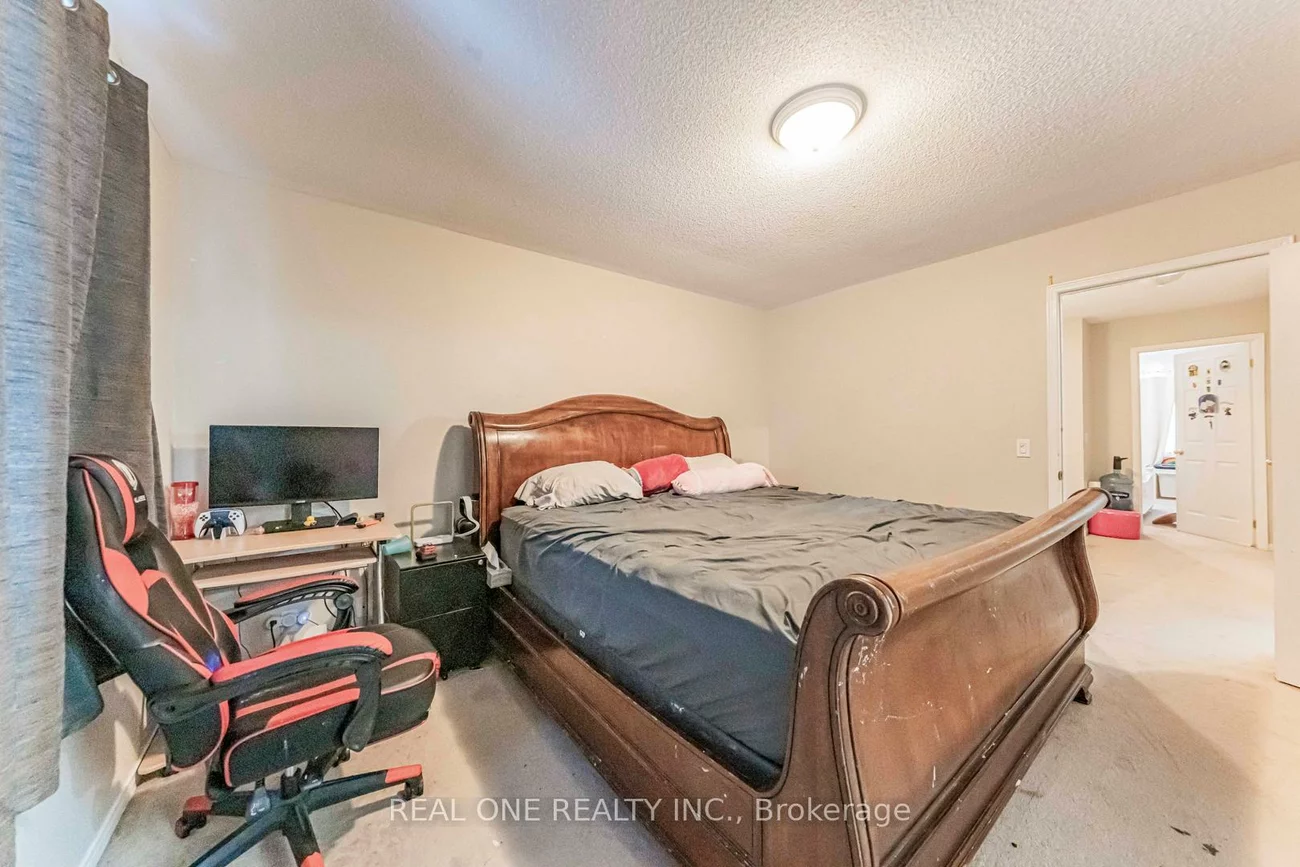 37, Bilbrough, Bayview Northeast, Aurora