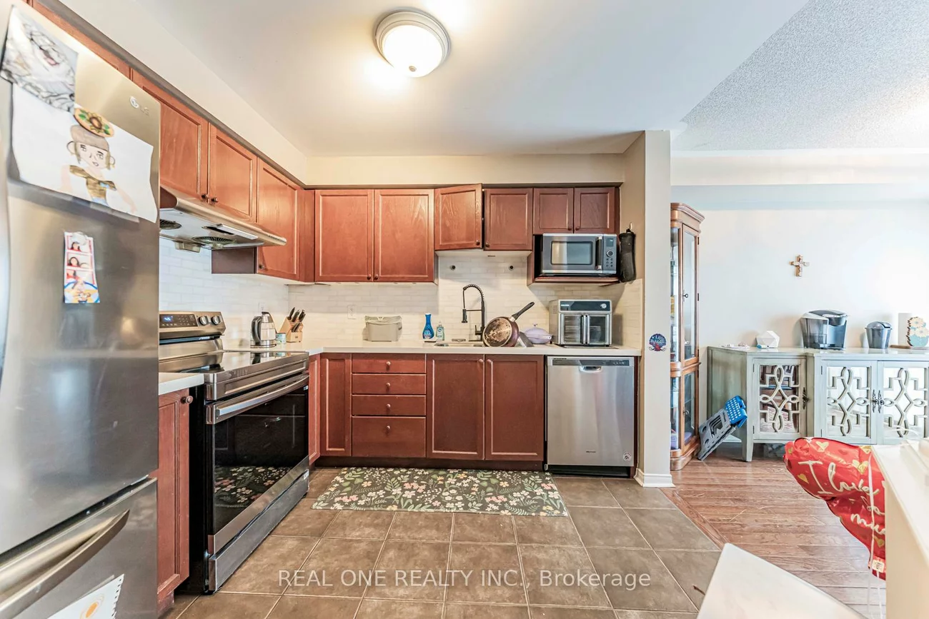 37, Bilbrough, Bayview Northeast, Aurora