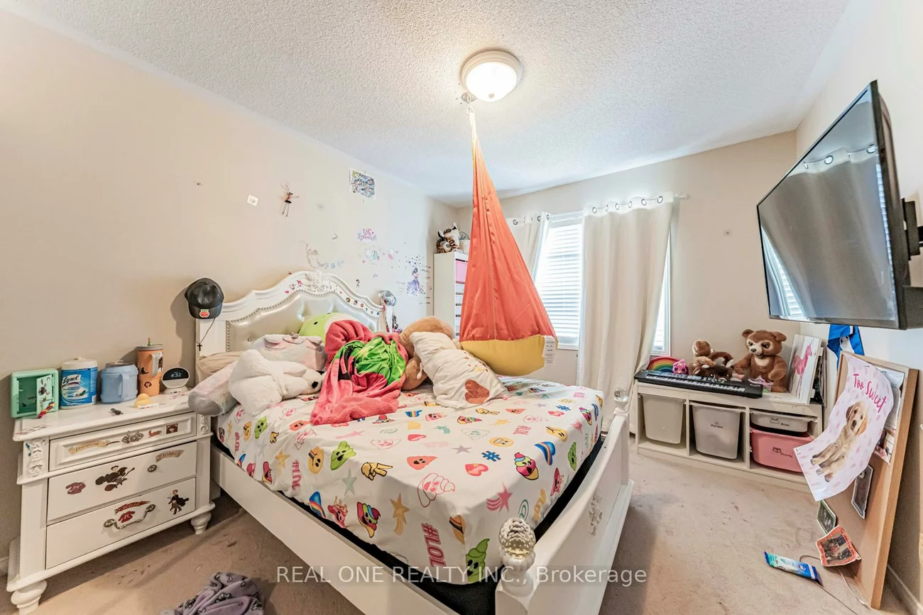 37, Bilbrough, Bayview Northeast, Aurora