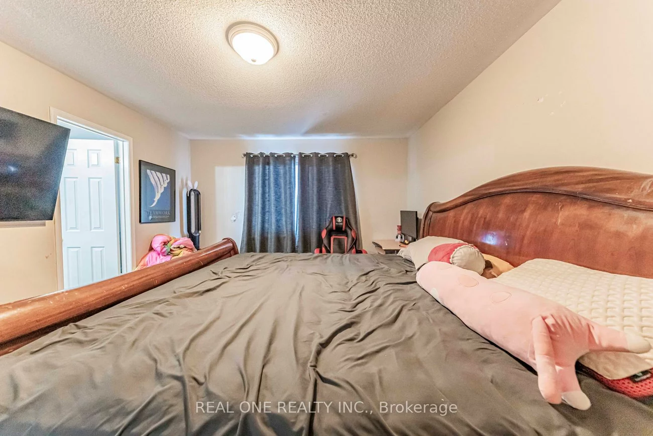 37, Bilbrough, Bayview Northeast, Aurora