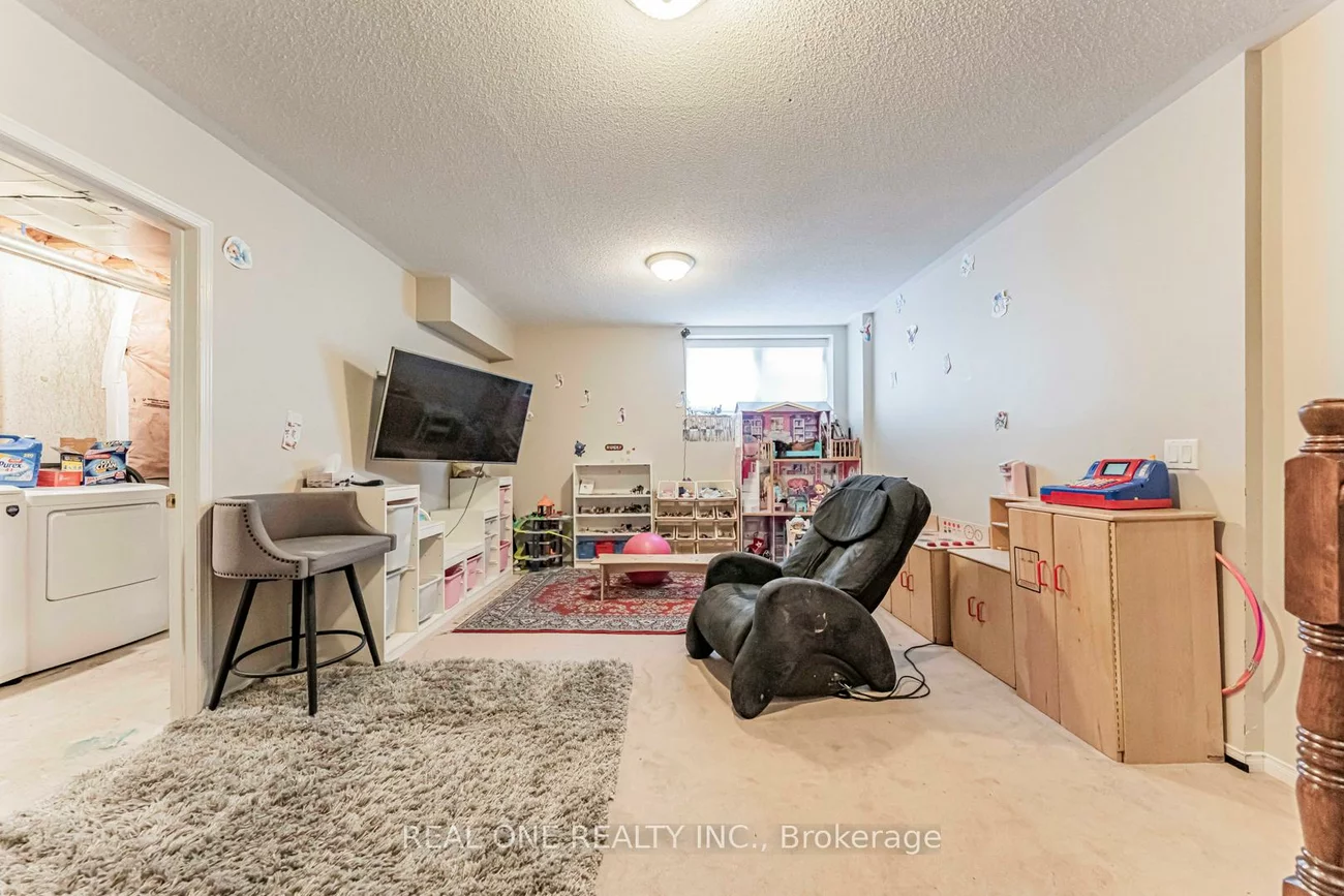 37, Bilbrough, Bayview Northeast, Aurora