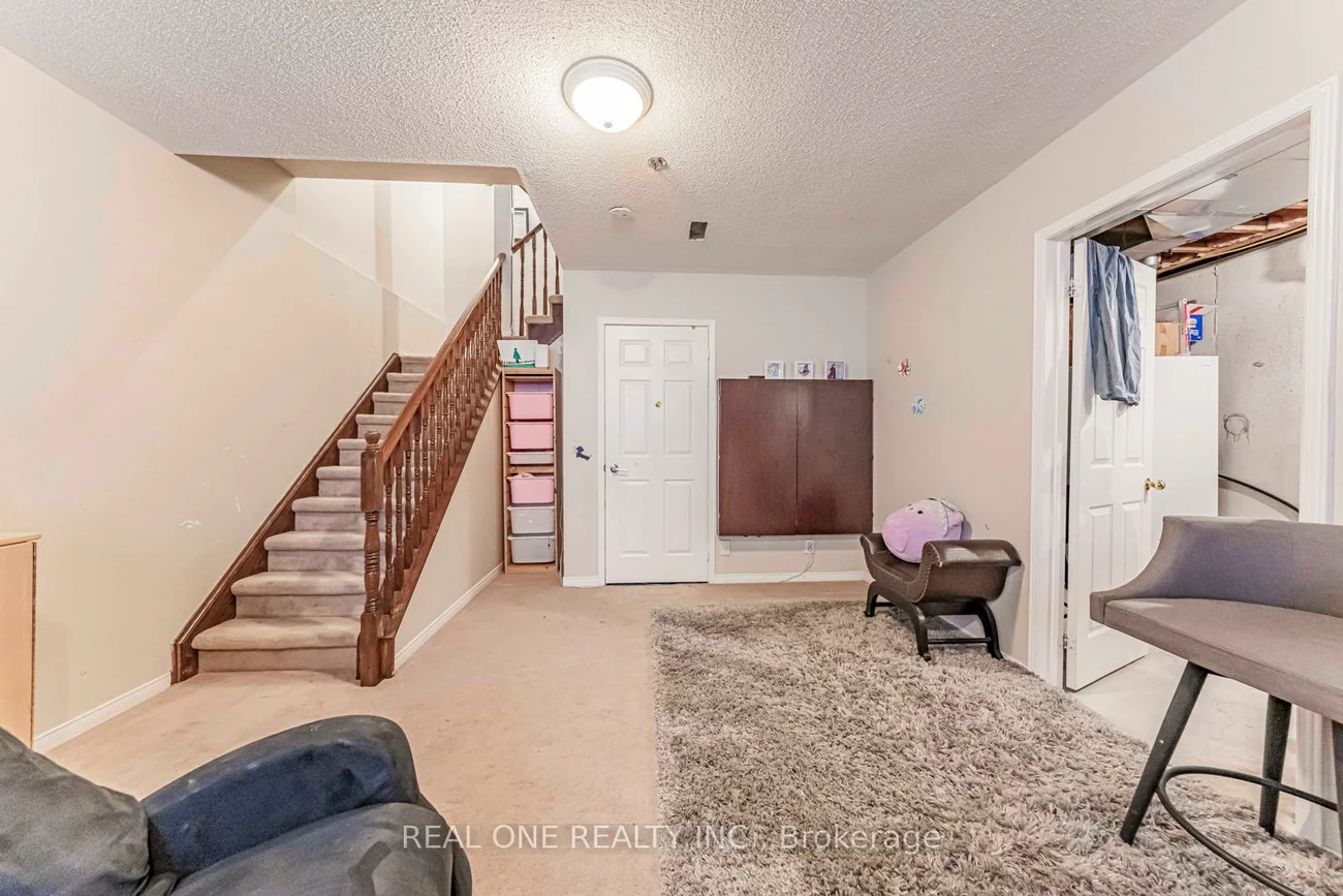 37, Bilbrough, Bayview Northeast, Aurora