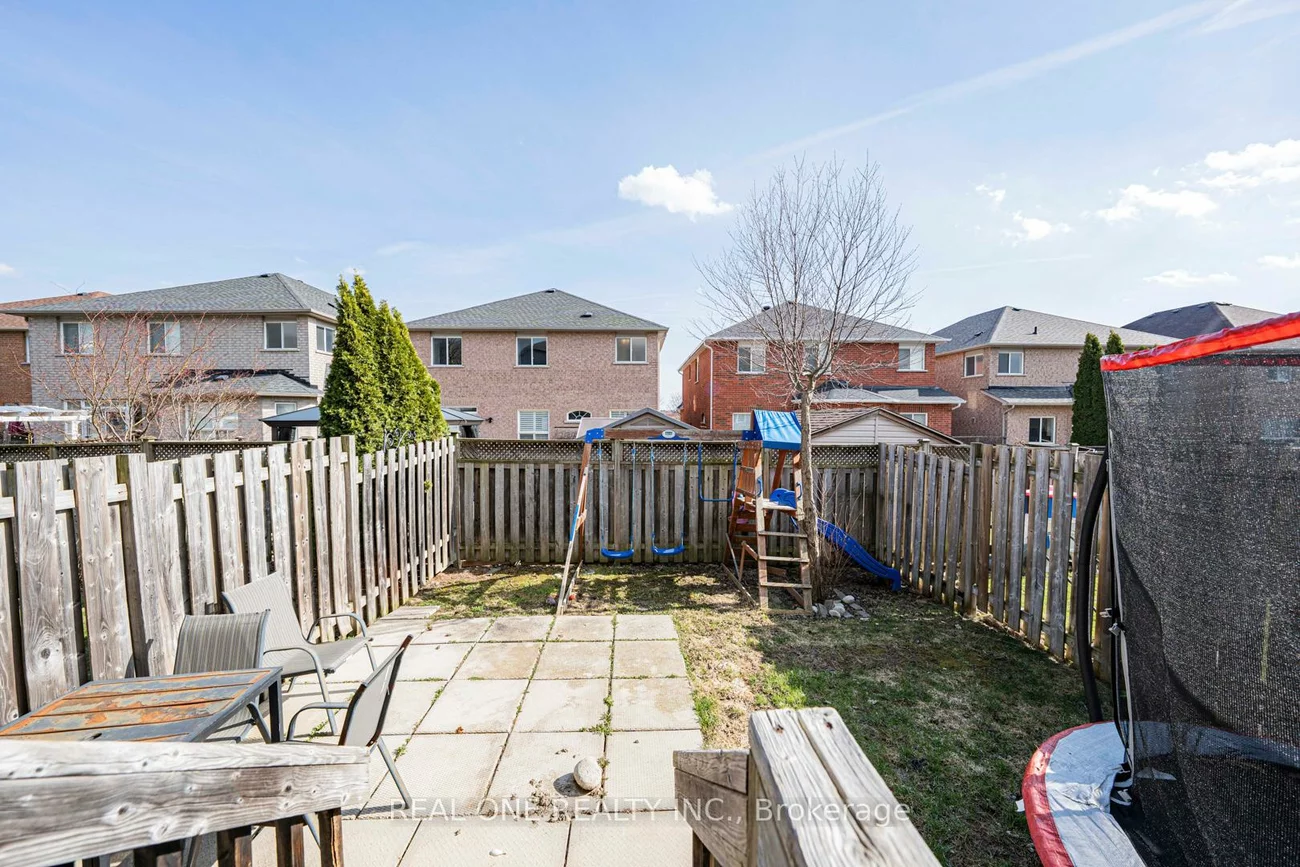 37, Bilbrough, Bayview Northeast, Aurora