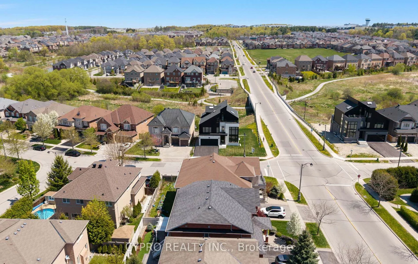 88, Cosford, Bayview Northeast, Aurora