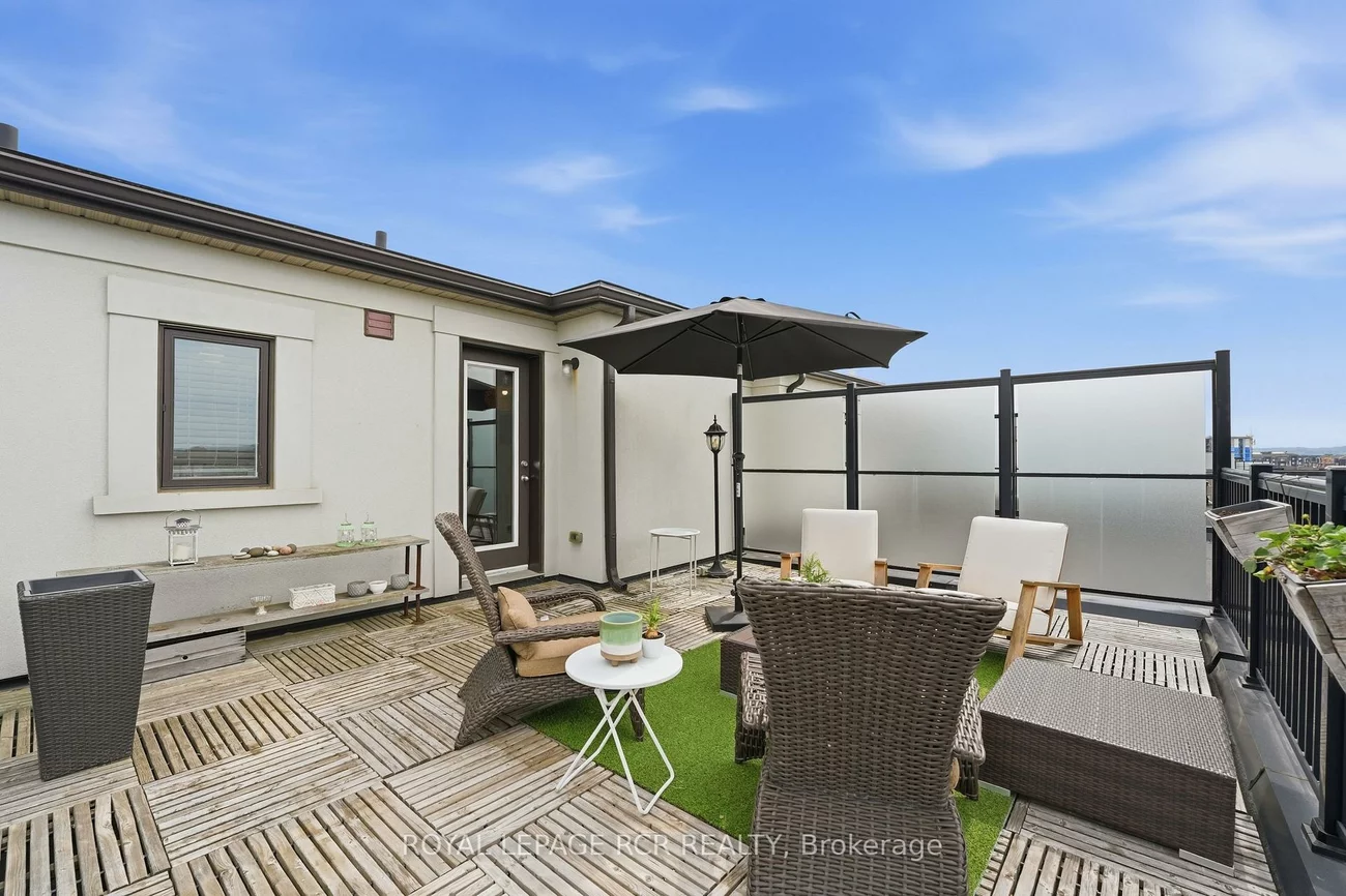 1202, Wellington, Bayview Northeast, Aurora