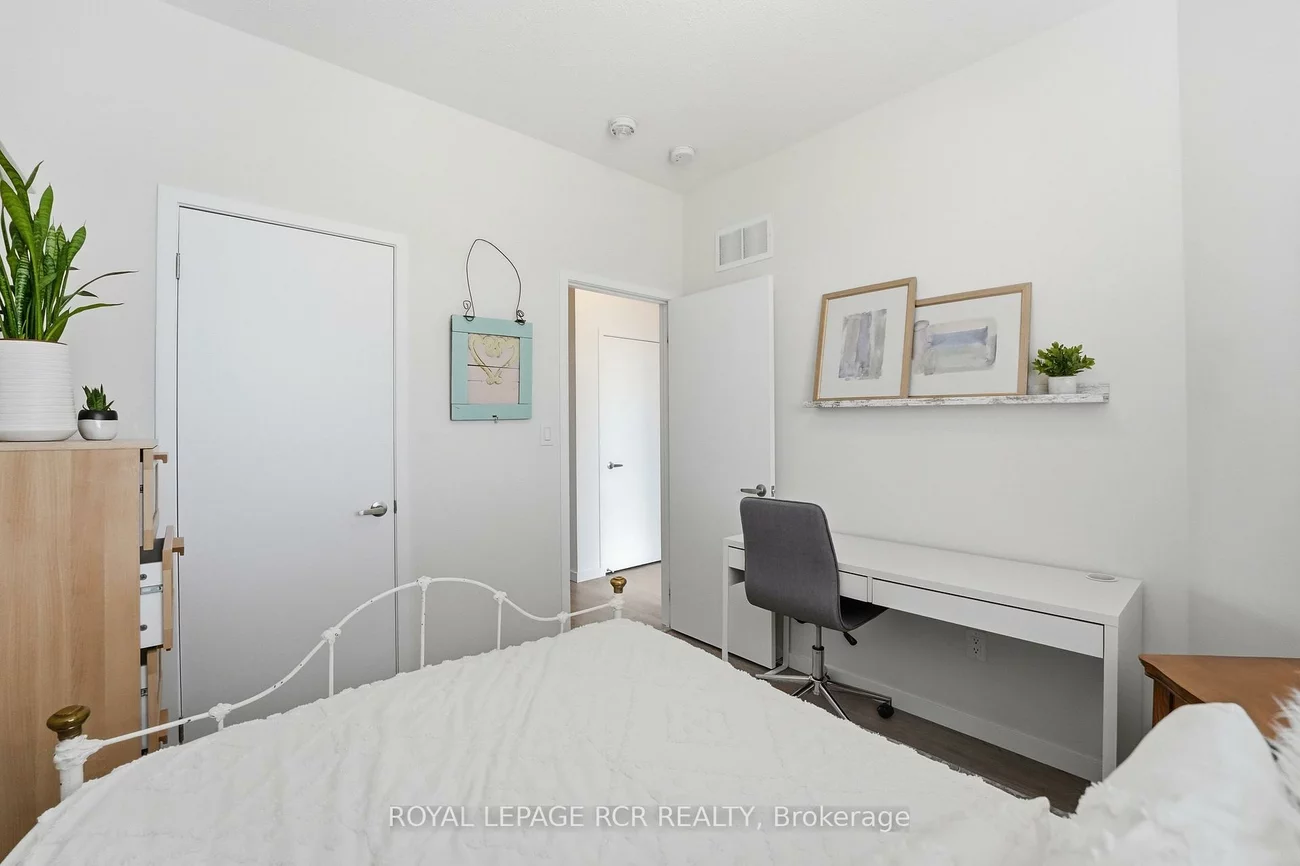 1202, Wellington, Bayview Northeast, Aurora