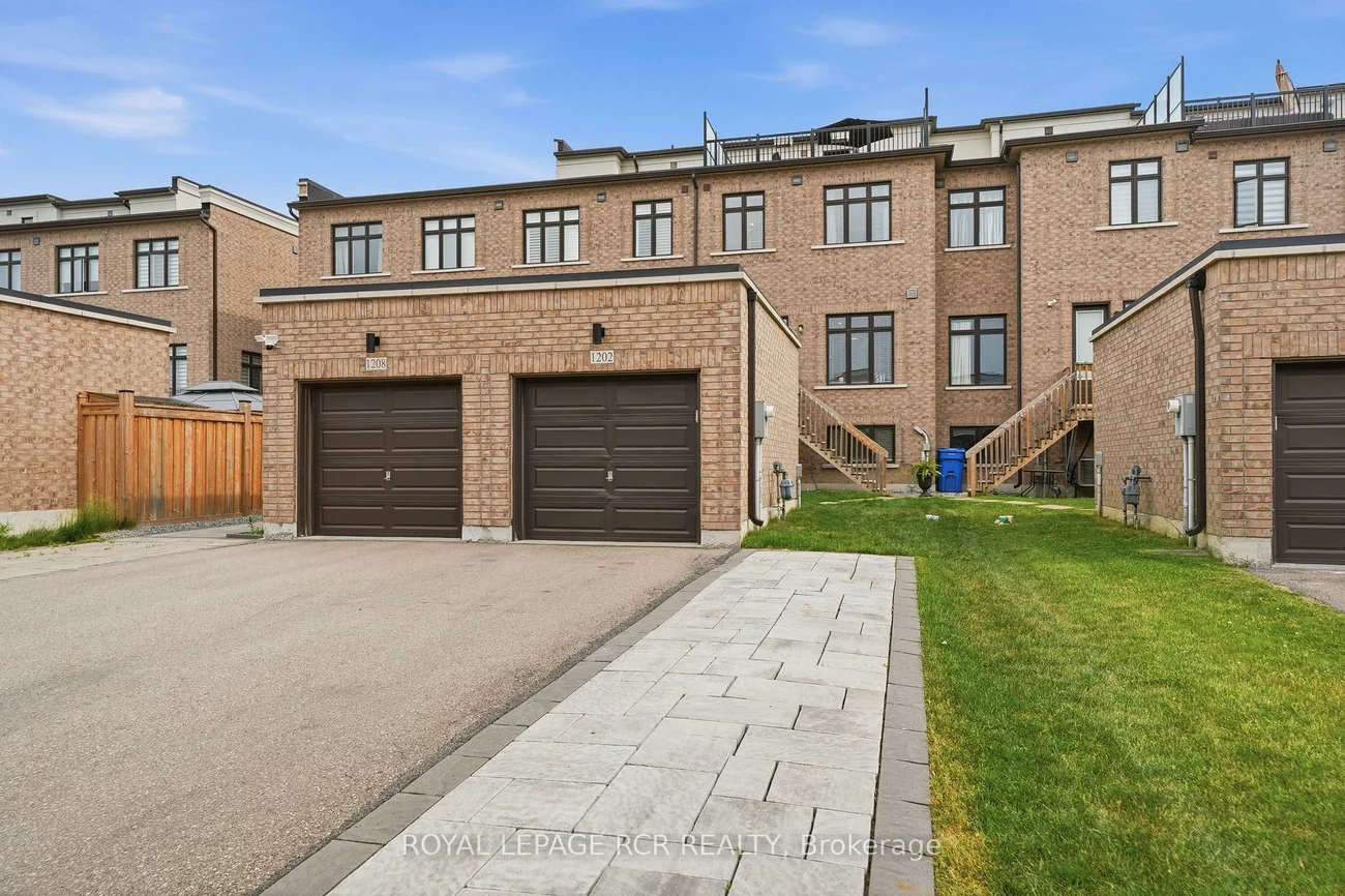 1202, Wellington, Bayview Northeast, Aurora