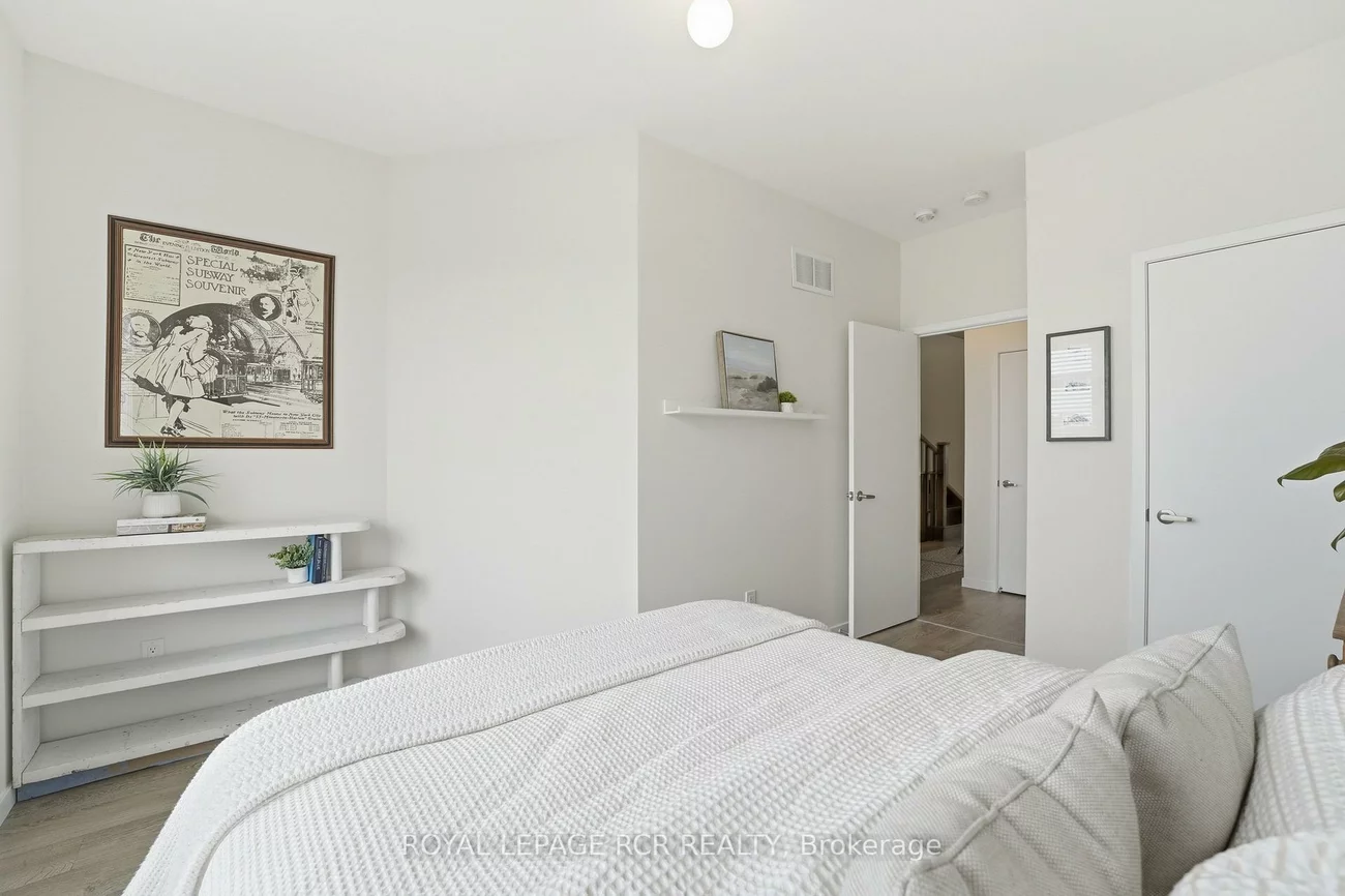 1202, Wellington, Bayview Northeast, Aurora