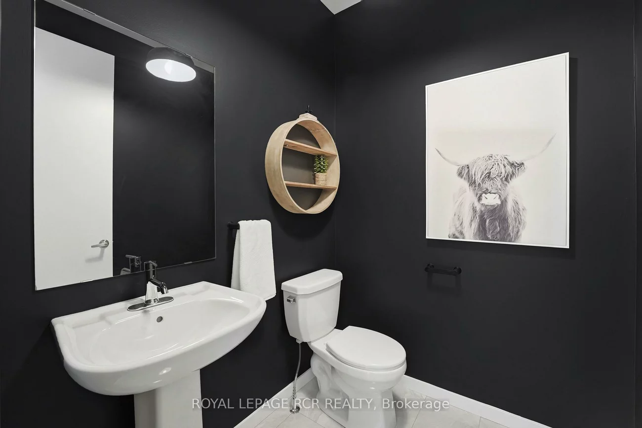1202, Wellington, Bayview Northeast, Aurora