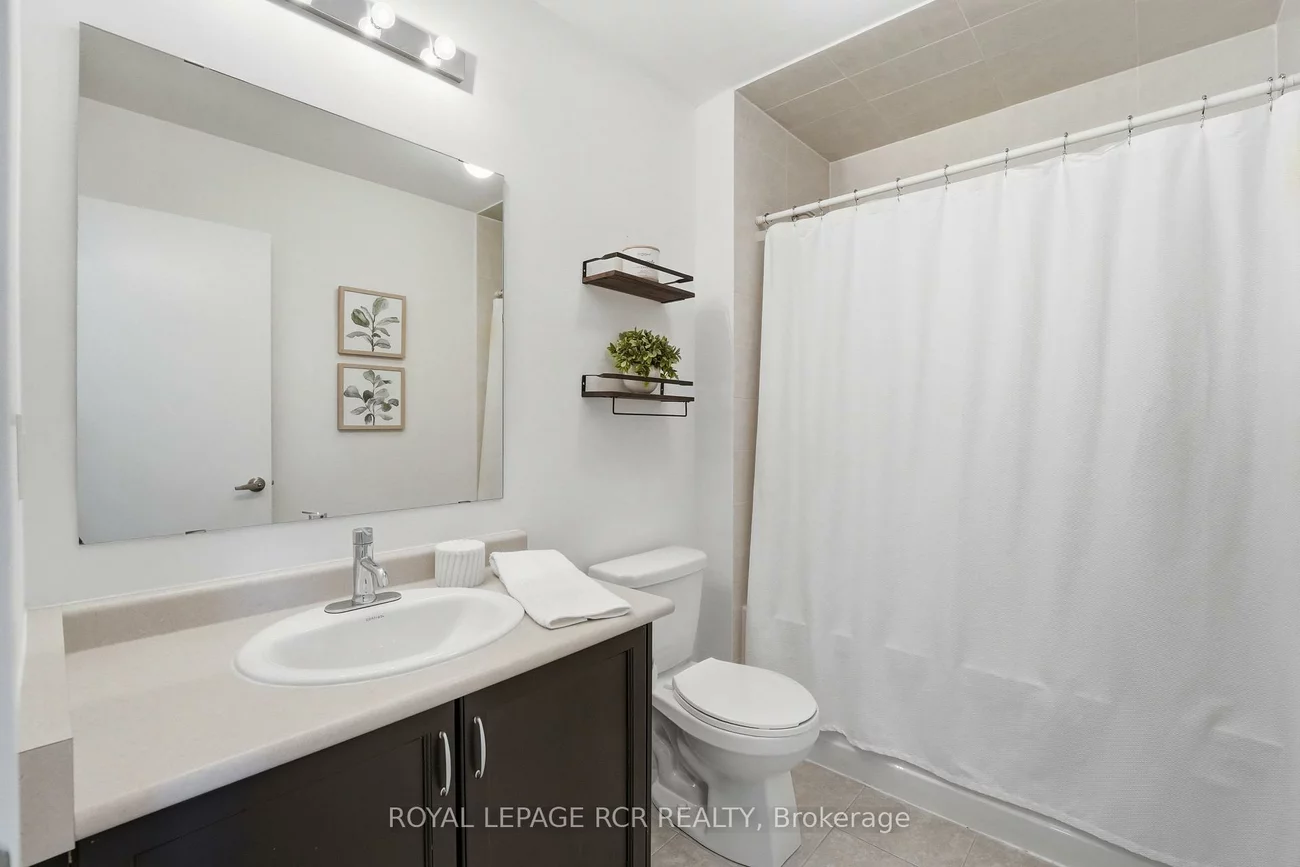 1202, Wellington, Bayview Northeast, Aurora