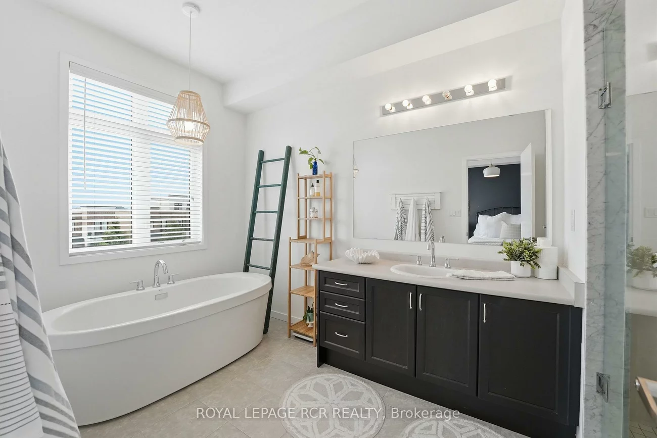 1202, Wellington, Bayview Northeast, Aurora