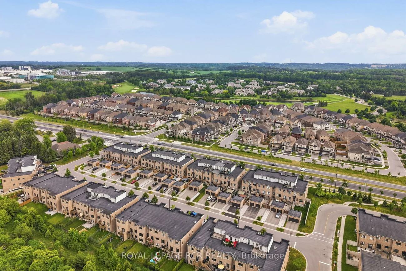 1202, Wellington, Bayview Northeast, Aurora