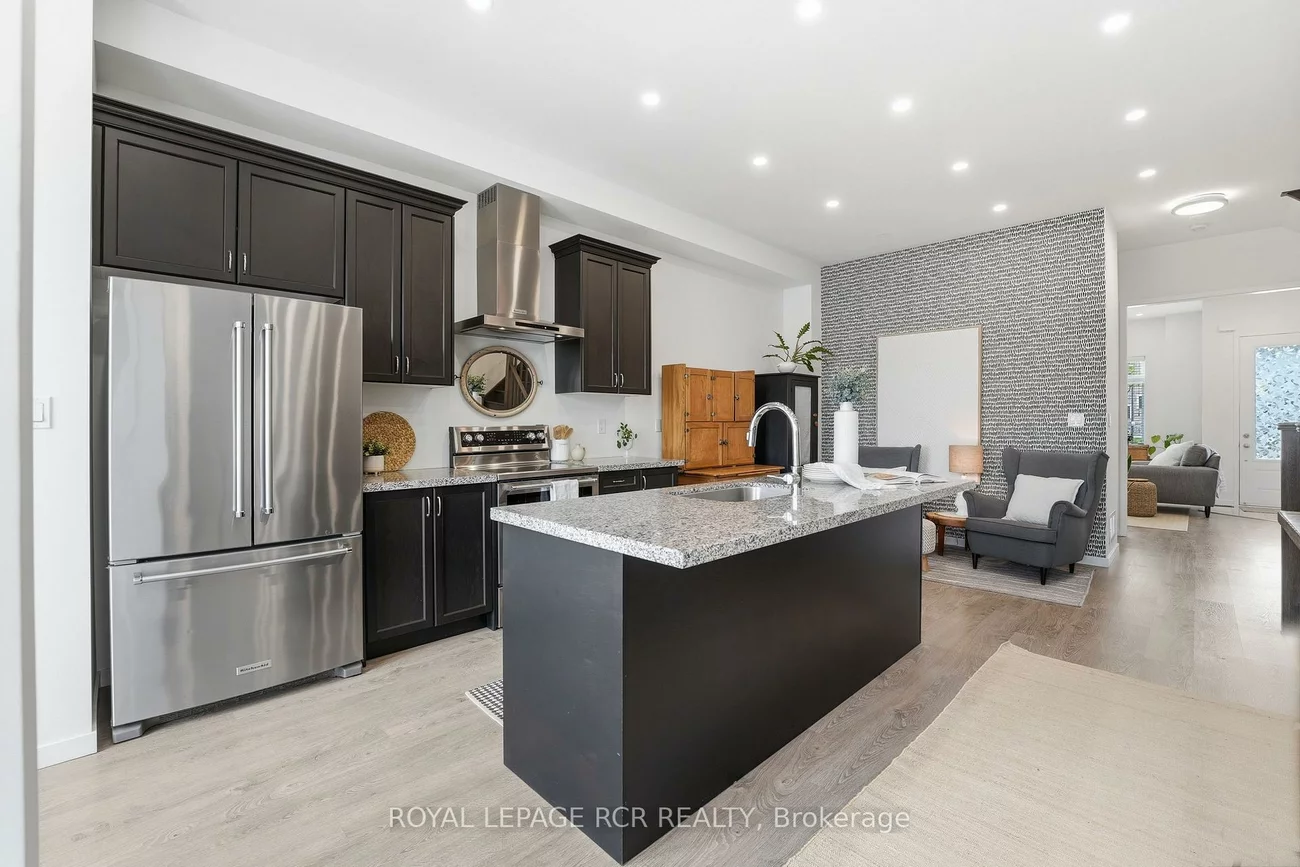 1202, Wellington, Bayview Northeast, Aurora