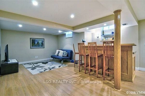 20, Hollidge, Bayview Wellington, Aurora