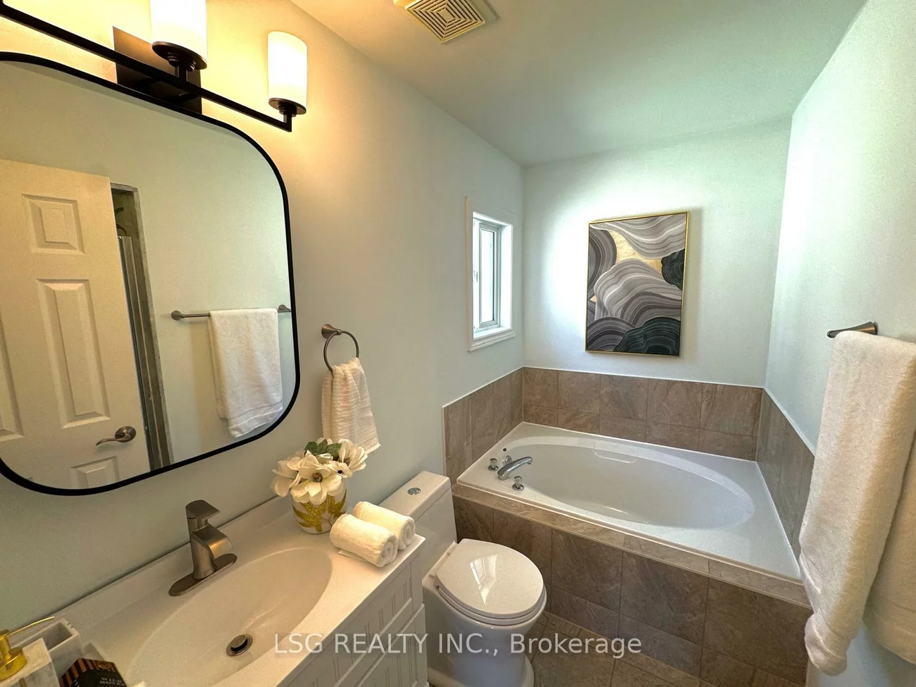 20, Hollidge, Bayview Wellington, Aurora