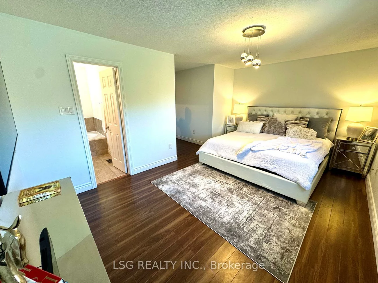 20, Hollidge, Bayview Wellington, Aurora