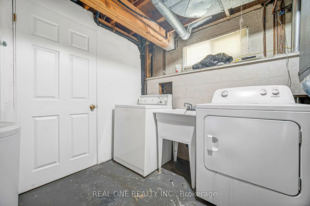 52, Devins, Aurora Heights, Aurora