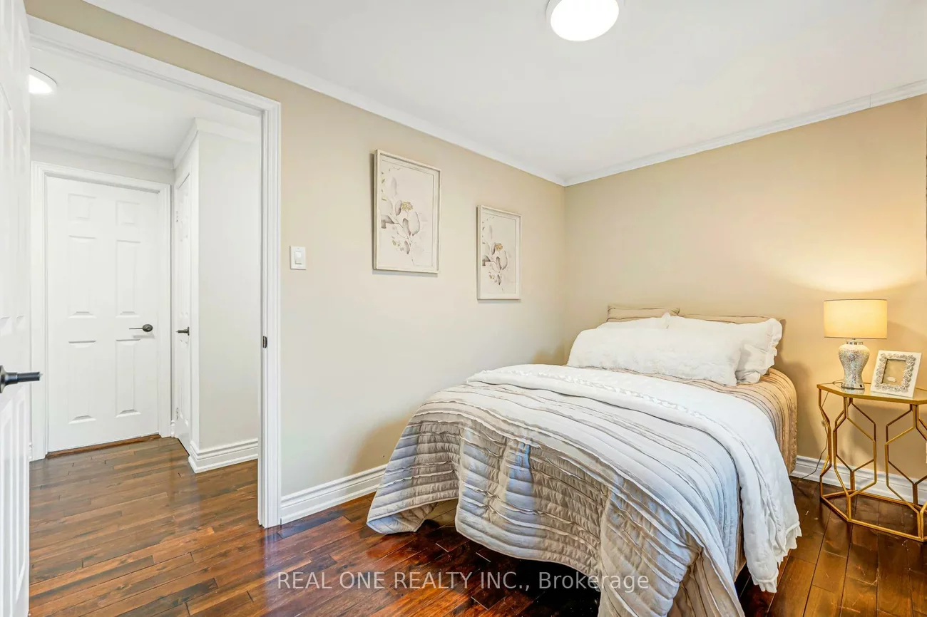 52, Devins, Aurora Heights, Aurora
