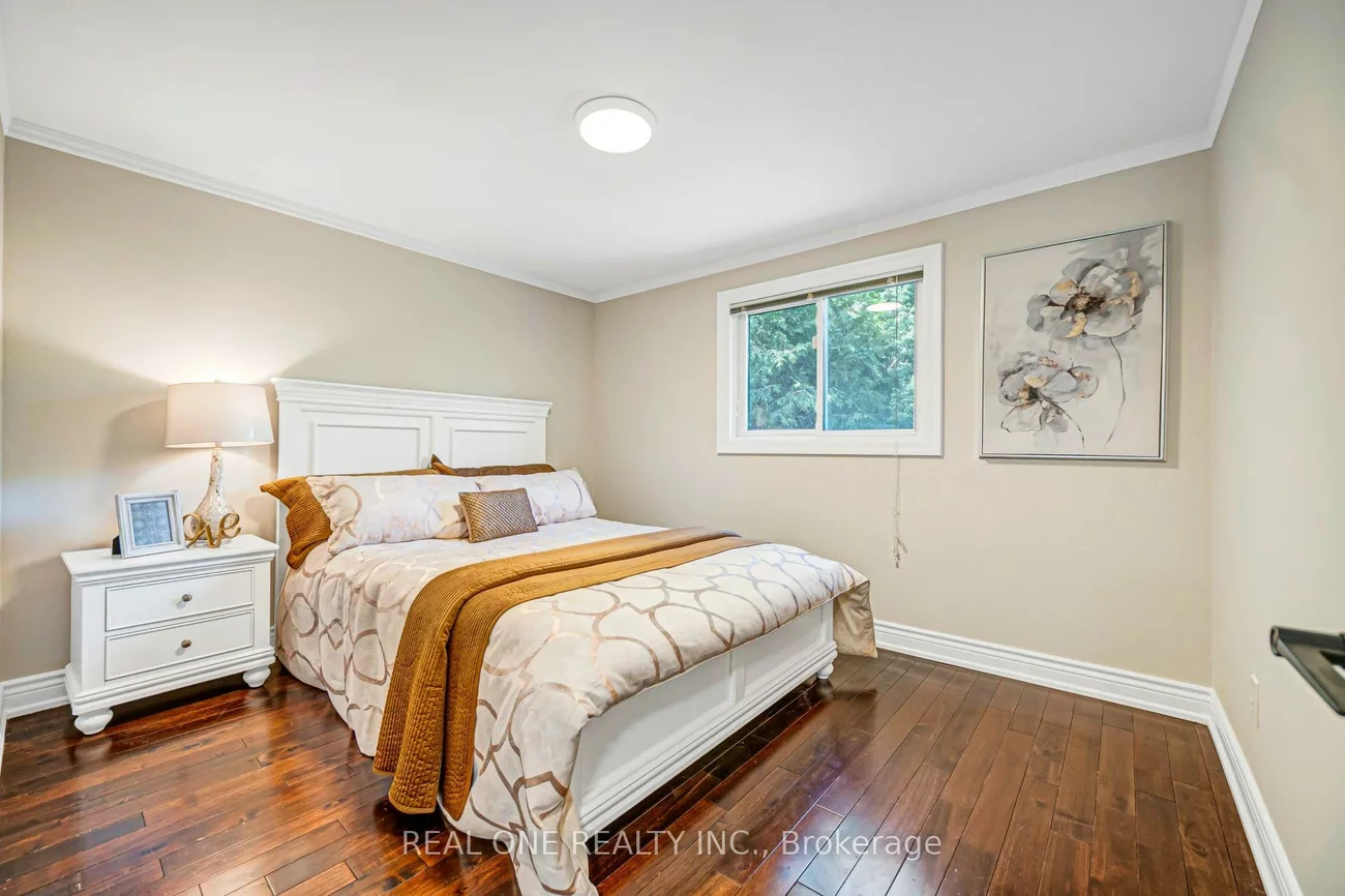 52, Devins, Aurora Heights, Aurora