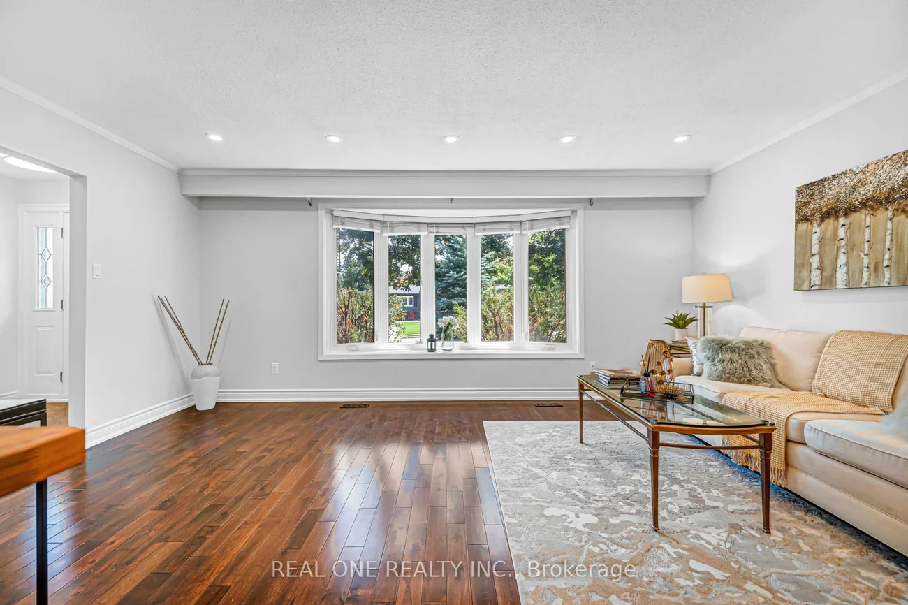 52, Devins, Aurora Heights, Aurora