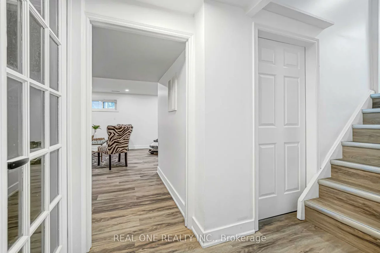52, Devins, Aurora Heights, Aurora