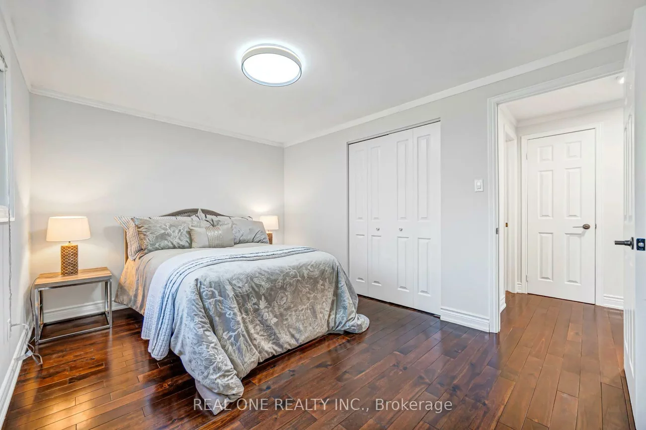 52, Devins, Aurora Heights, Aurora
