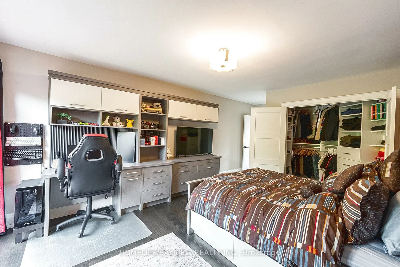 25, Whispering Pine, Aurora Heights, Aurora