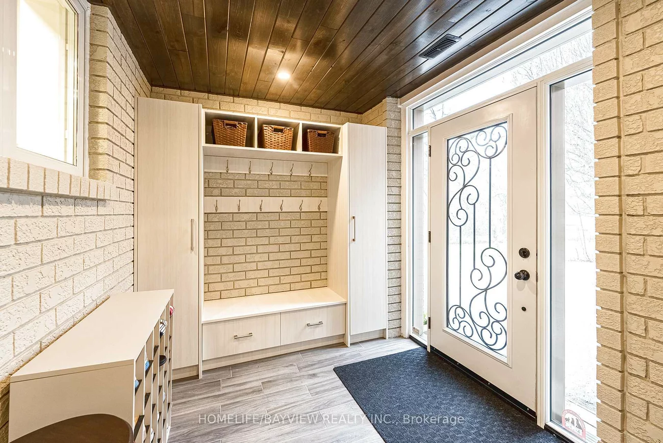 25, Whispering Pine, Aurora Heights, Aurora