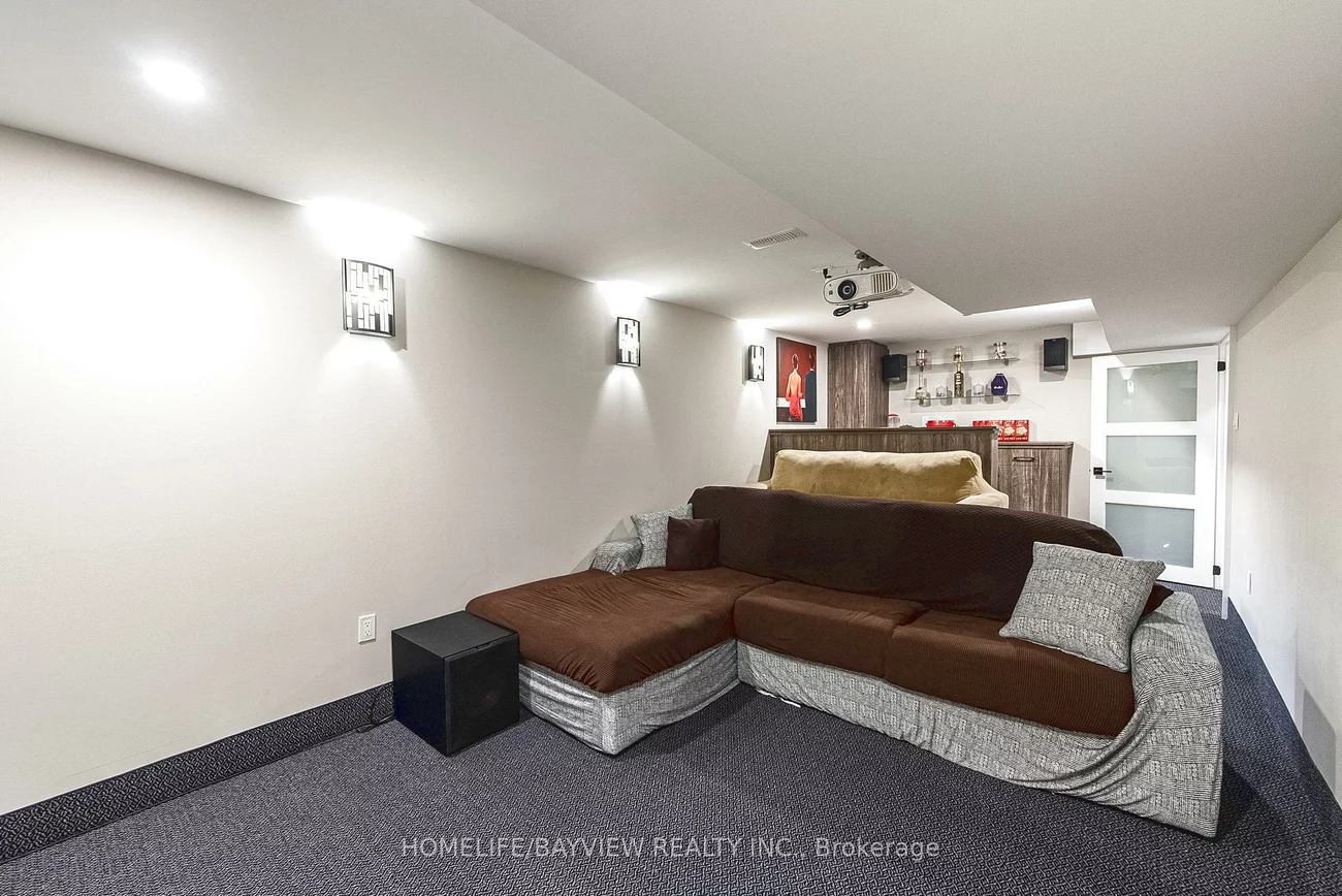 25, Whispering Pine, Aurora Heights, Aurora